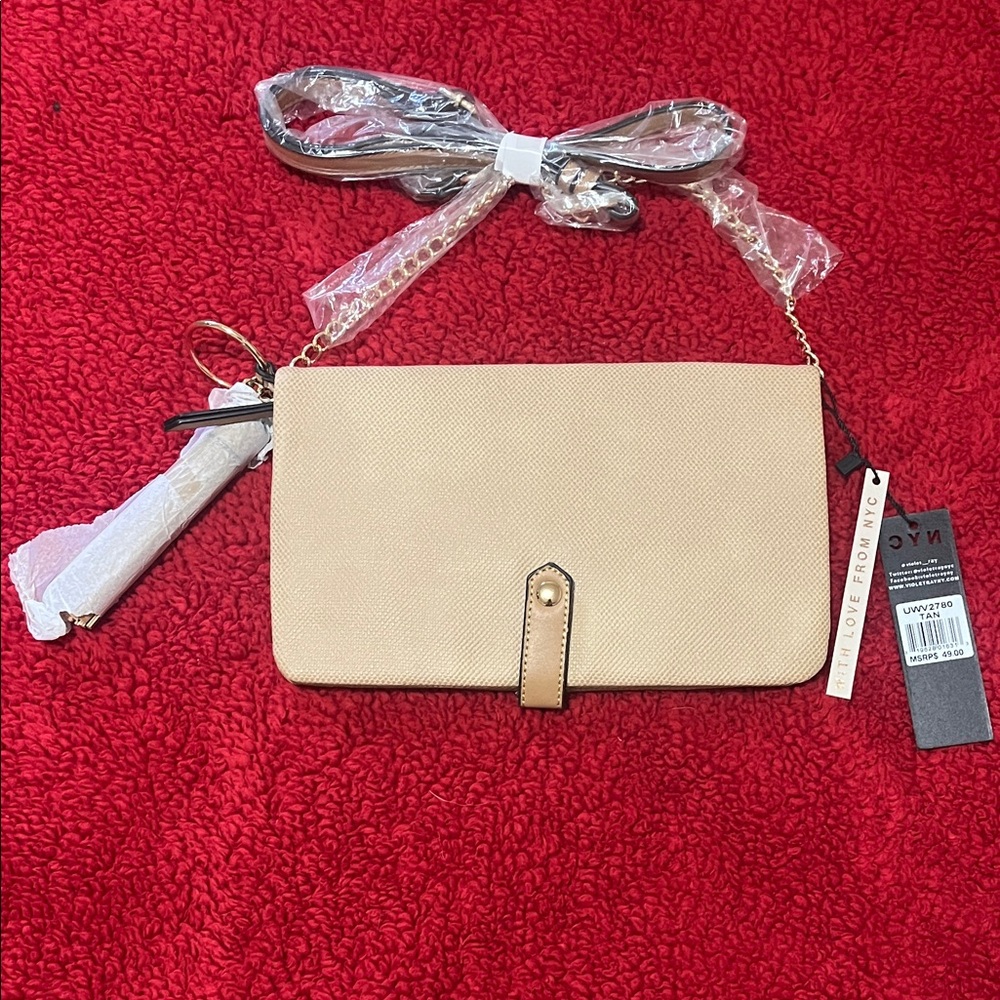 Stylish Tan Crossbody Bag with Chain Strap